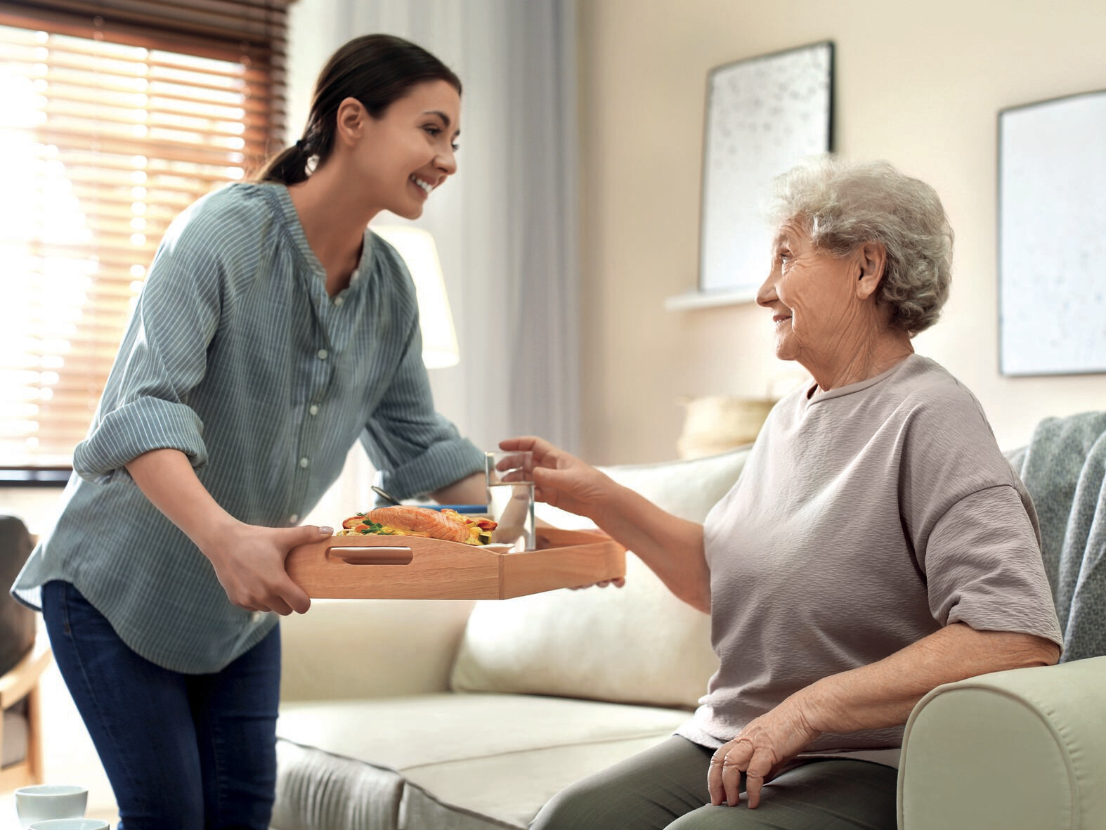 Die Care- und Gemeinschaftsverpflegung ist ein zentraler Bestandteil moderner Gesundheits- und Pflegeeinrichtungen und verbindet Qualität, Wirtschaftlichkeit und Versorgungssicherheit. Steigende Anforderungen an Sonderkostformen, Hygiene und Kostenkontrolle erfordern dabei flexible Konzepte. Der Service-Bund unterstützt seine Kunden durch starke Partnerschaften (wie die Sander Gruppe) mit einem umfassenden Sortiment, zuverlässiger Logistik und individueller Beratung für eine zukunftssichere Verpflegung. Die Care- und Gemeinschaftsverpflegung ist ein zentraler Bestandteil moderner Gesundheits- und Pflegeeinrichtungen und verbindet Qualität, Wirtschaftlichkeit und Versorgungssicherheit. Steigende Anforderungen an Sonderkostformen, Hygiene und Kostenkontrolle erfordern dabei flexible Konzepte. Der Service-Bund unterstützt seine Kunden durch starke Partnerschaften (wie die Sander Gruppe) mit einem umfassenden Sortiment, zuverlässiger Logistik und individueller Beratung für eine zukunftssichere Verpflegung.