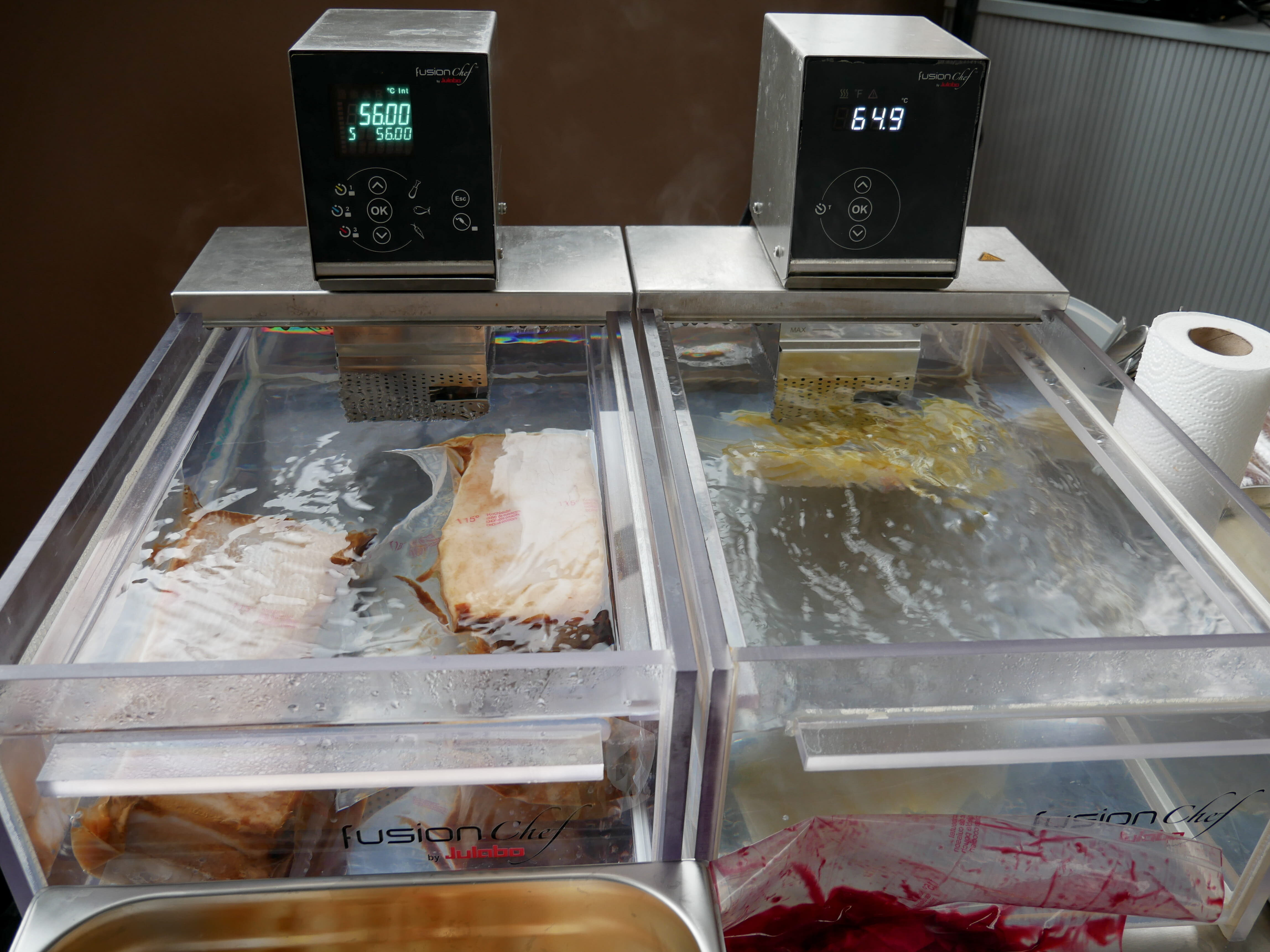 Fermentation & Umami Eine Maschine mit Bildschirm und digitalem Timer.