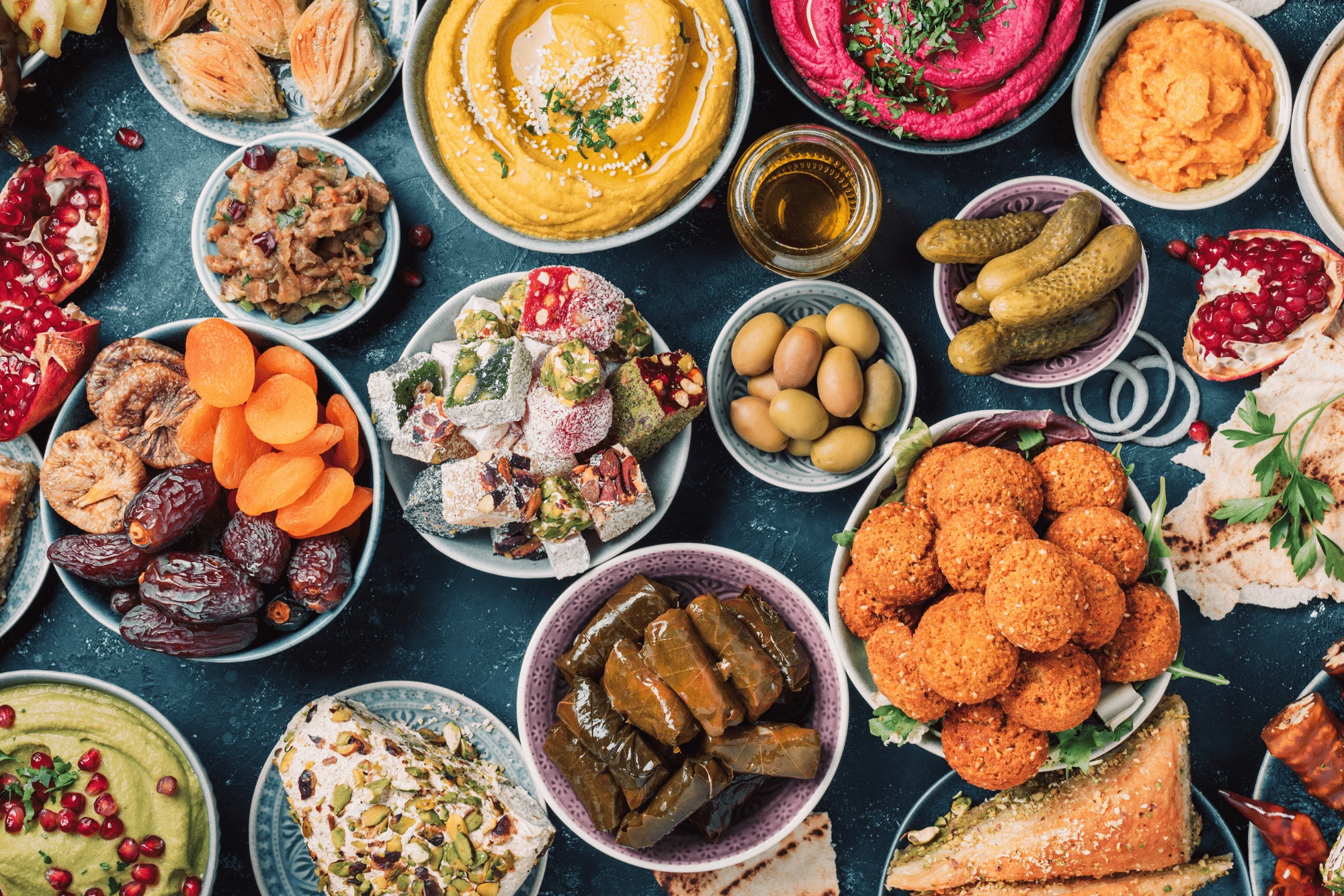 Erfolgsrezepte für morgen Eine Auswahl an Schüsseln mit verschiedenen Speisen